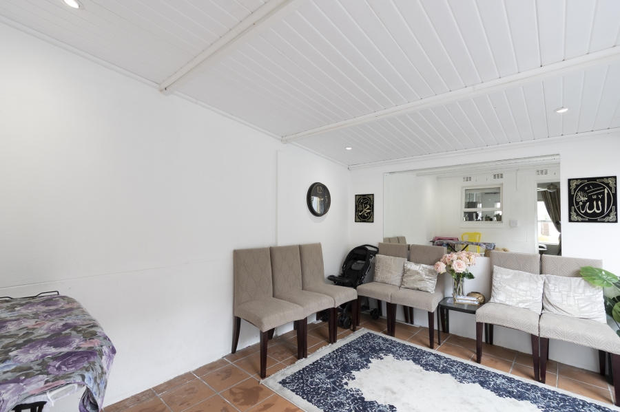 1 Bedroom Property for Sale in Dobson Western Cape